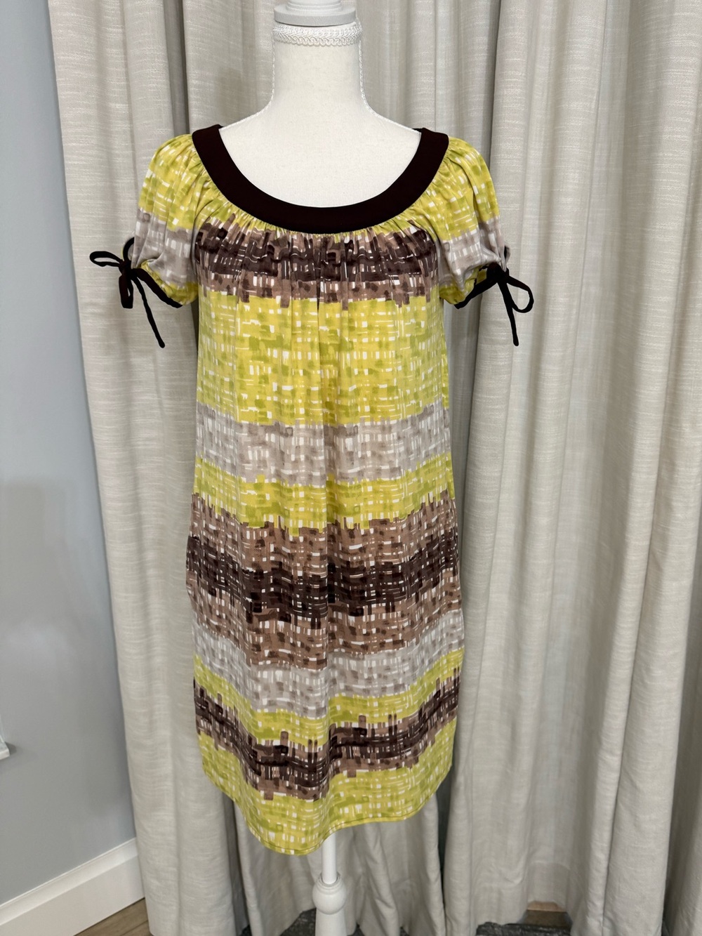 BCBGMaxAzria Brown and Cream Dress with Scoop Neck